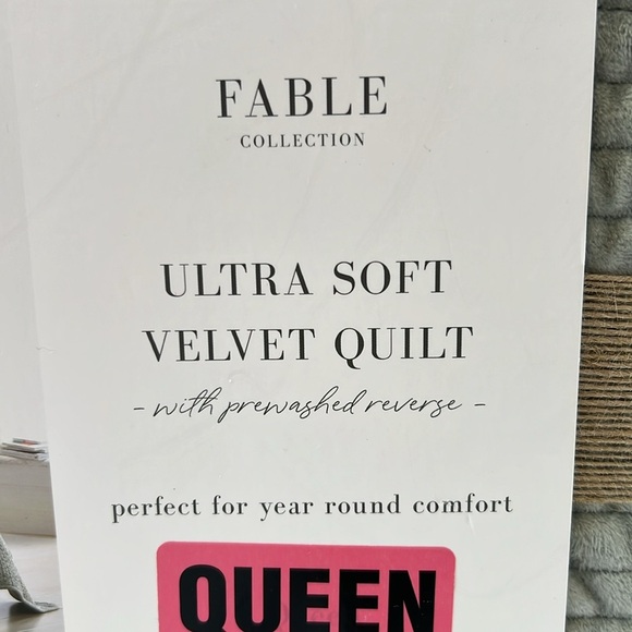 Fable Collection Ultra Soft Velvet Quilt Queen Bed Coverlet Smokey Jade NEW NWT - Picture 3 of 14